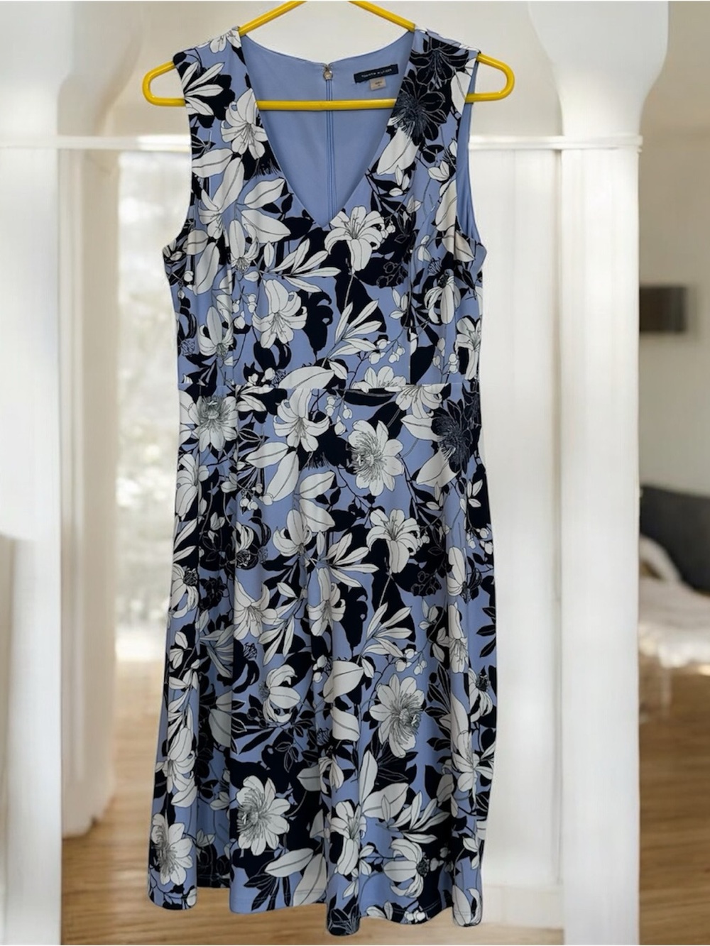 Tommy Hilfiger Sleeveless Floral V-Neck Blue Dress size 12